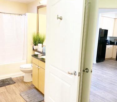 Marina del Rey Hotel | Cozy Apartment in MDR