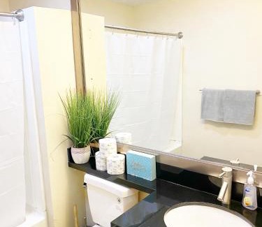 Marina del Rey Hotel | Cozy Apartment in MDR