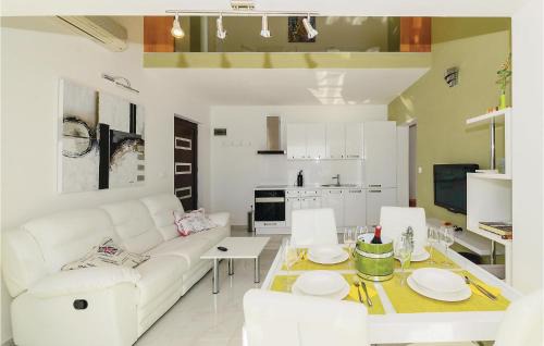 Miskovici Apartamento | Cozy Apartment In Miskovici With Wifi