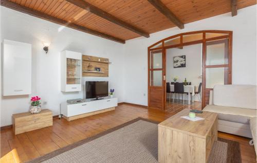Punat Apartamento | Cozy Apartment In Punat With Sauna