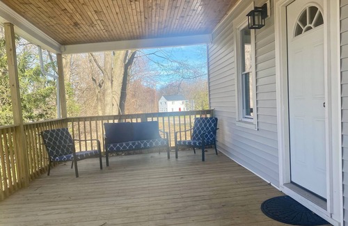 North Greece Apartamento | Cozy Apartment in Quiet Spencerport with Private Deck