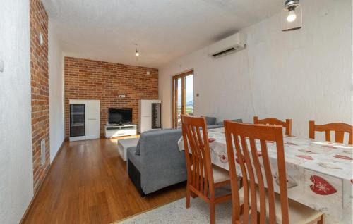 Sveti Juraj Apartamento | Cozy Apartment In Sveti Juraj With Wifi