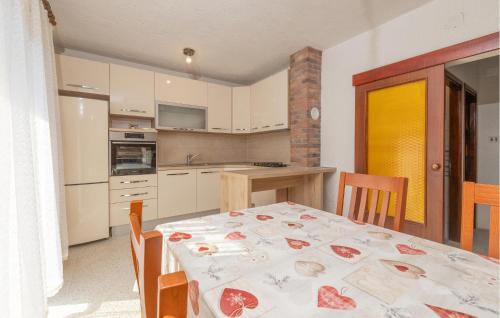 Sveti Juraj Apartamento | Cozy Apartment In Sveti Juraj With Wifi