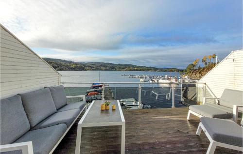 Tysnes Apartamento | Cozy Apartment In Uggdal With Wifi