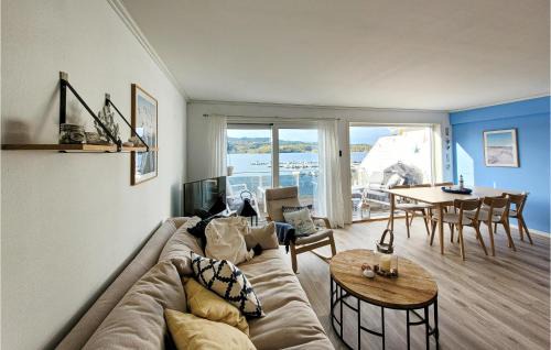 Tysnes Apartamento | Cozy Apartment In Uggdal With Wifi