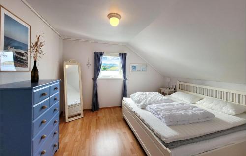 Tysnes Apartamento | Cozy Apartment In Uggdal With Wifi