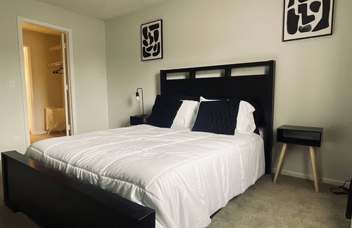Lombard Apartamento | Cozy Apartment Mins from OakBrook mall, restaurants and attractions.