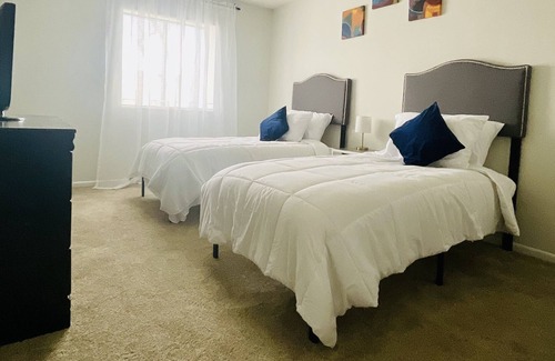 Lombard Apartamento | Cozy Apartment Mins from OakBrook mall, restaurants and attractions.