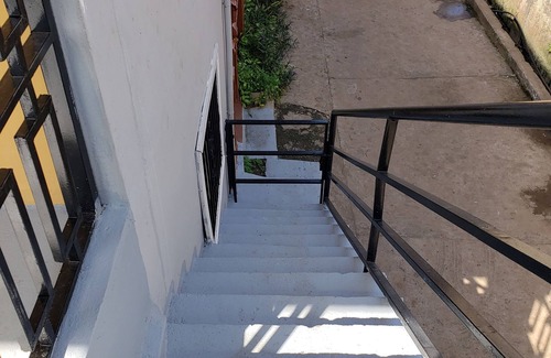 Freetown Apartamento | Cozy apartment minutes away from downtown, hiking trails, and beach attractions.
