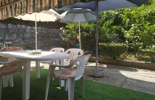 Risan Casa | El Cosy Apartment ofrece conexión WiFi gratuita, aire acondicionado y jardín.