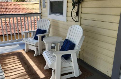 Downtown Dunedin Apartamento | Cozy Apartment Overlooking Downtown and Park NO KIDS, NO PETS