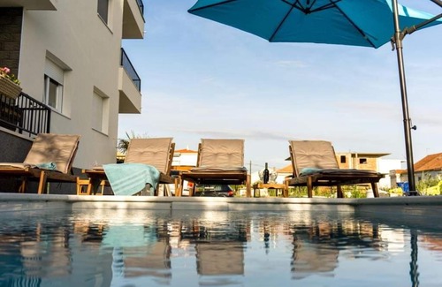 Kastel Kambelovac Apartamento | Cozy apartment RoMa with private swimming pool and garden