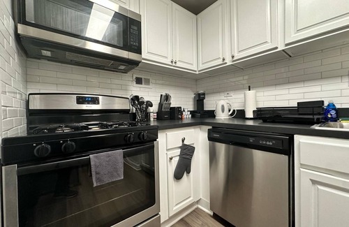 Arlington Apartamento | Cozy apartment w/ gym access 6 mins from Pentagon