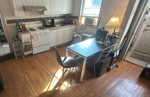 The Heights Casa | Cozy apartment with city skyline. Easy commute midtown Manhattan.