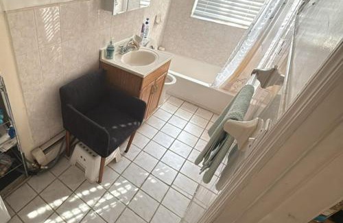 The Heights Casa | Cozy apartment with city skyline. Easy commute midtown Manhattan.
