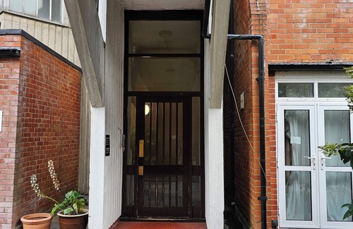 North Finchley Apartamento | Cozy Apartment with King Bed