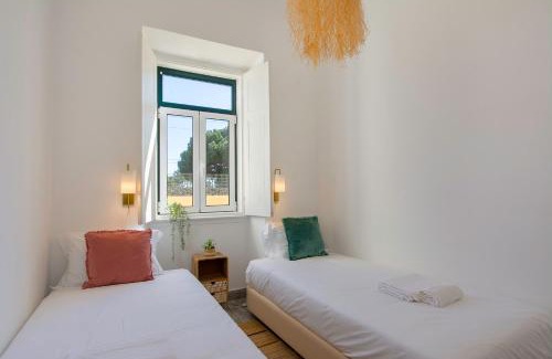 Carcavelos Apartamento | Cozy Apartment with Patio near Carcavelos Beach