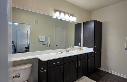 Sweetbriar Apartamento | Cozy Apartment with private room and bath, Wi-Fi, A/C, Easy access to Downtown