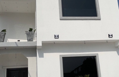 Kasoa Apartamento | Cozy apartment with Swimming pool.