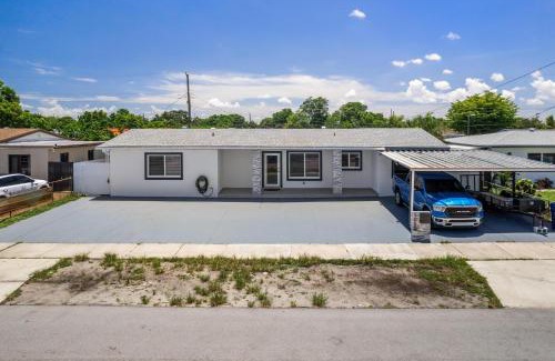 Carol City Apartamento | Cozy Apartment with a luxury King Bed
