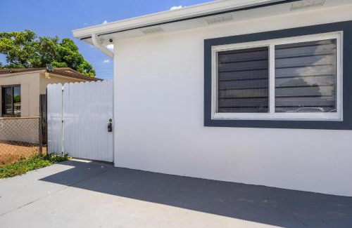 Carol City Apartamento | Cozy Apartment with a luxury King Bed