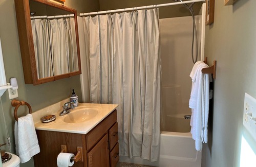 Marble Cabina | Cozy Appalachian Mountain Cabin with a beautiful mountain range view & sunsets