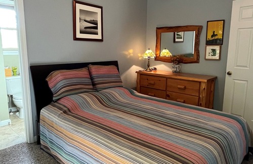 Marble Cabina | Cozy Appalachian Mountain Cabin with a beautiful mountain range view & sunsets