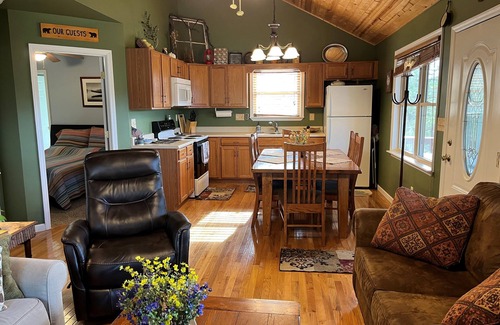 Marble Cabina | Cozy Appalachian Mountain Cabin with a beautiful mountain range view & sunsets