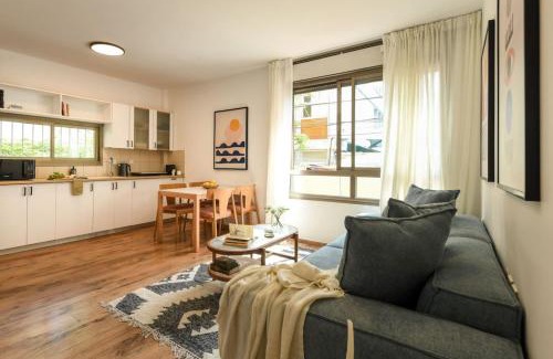 Kerem HaTeimanim Apartamento | Cozy Apt 4-min from the Beach with Mamad by Sea N' Rent