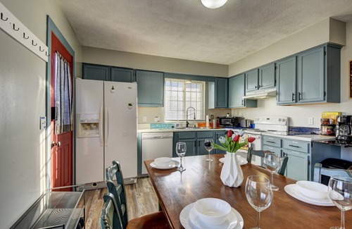 Council Bluffs Apartamento | ♔ Cozy Apt A Stone's Throw away from Downtown ♔