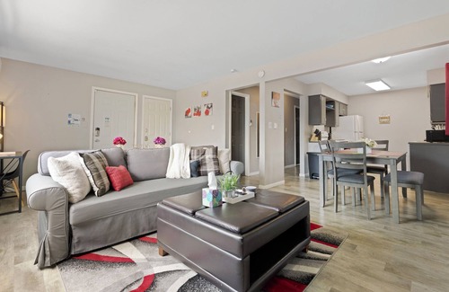 Aurora Apartamento | Cozy apt Aurora/Sleeps 8/FREE Wifi/55"TV/Parking