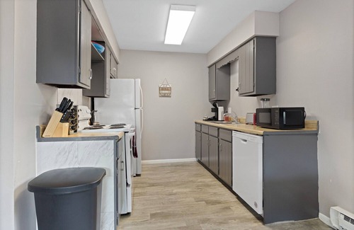 Aurora Apartamento | Cozy apt Aurora/Sleeps 8/FREE Wifi/55"TV/Parking