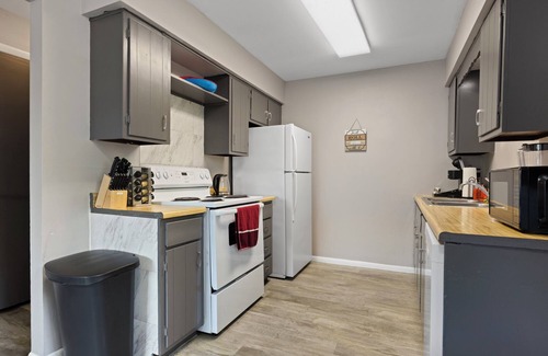 Aurora Apartamento | Cozy apt Aurora/Sleeps 8/FREE Wifi/55"TV/Parking