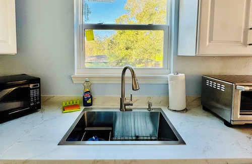 Florida Panhandle Apartamento | Cozy Apt King Bed w Laundry 25 to Beach Unit #C
