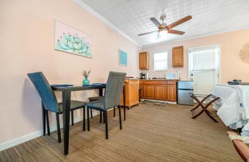 Visalia Apartamento | Cozy Apt-Sequoia Parks Coast Wineries Skiing-All Day Trips