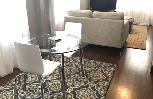 Warren Apartamento | Cozy Apt. WIFI, Monthly Rates, Full Kitchen, near Eastwood Mall, restaurants