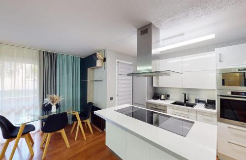 Les Baumettes Apartamento | Cozy Apt with Balcony - 5 min to the Beach