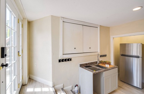 Aptos Apartamento | Cozy Aptos Studio ~ 2 Mi to Seacliff State Beach!