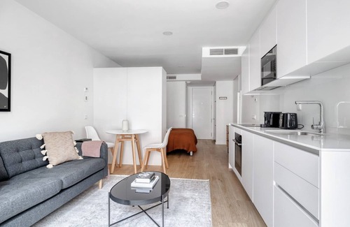 Moncloa - Arguelles Apartamento | Cozy Argüelles Studio, near Royal Palace and Madrid Rio, by Blueground
