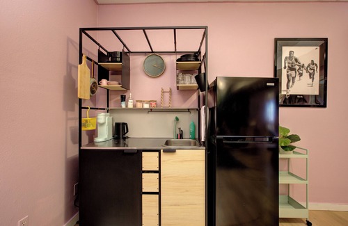 La Grande Apartamento | Cozy art filled apartment with private entrance