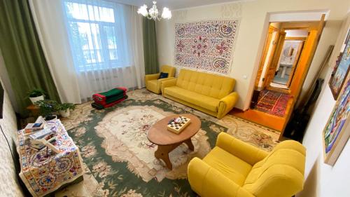 Karakol Apartamento | Cozy Artist Flat near Karakol Main Square