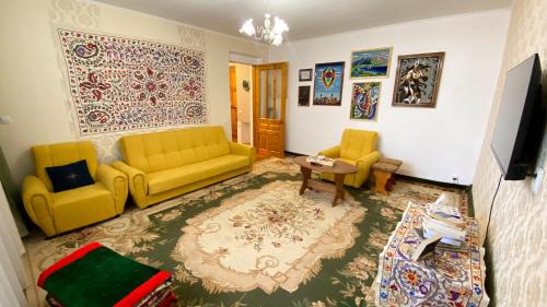 Karakol Apartamento | Cozy Artist Flat near Karakol Main Square