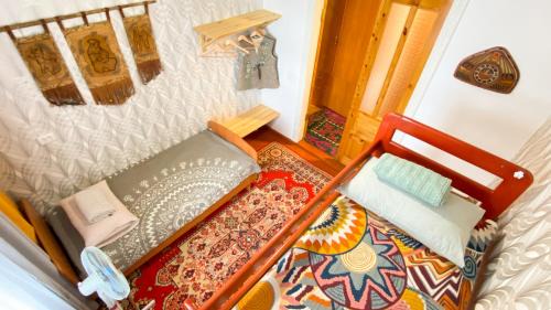 Karakol Apartamento | Cozy Artist Flat near Karakol Main Square