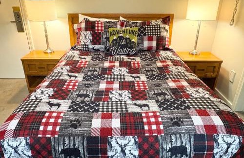 Bartlett Casa | COZY ATTITASH GETAWAY - Walk to lifts, Pool, Hot tub, Game room, Storyland