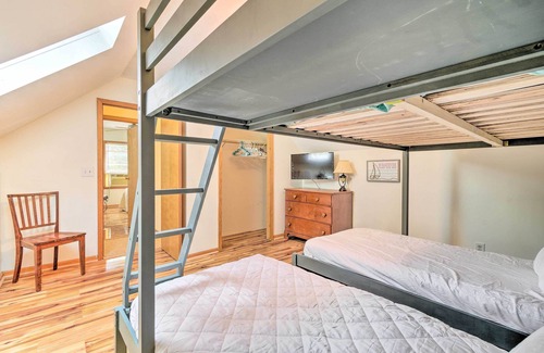 Auburn Cabaña | Cozy Auburn Retreat w/ Hot Tub - Walk to Lake