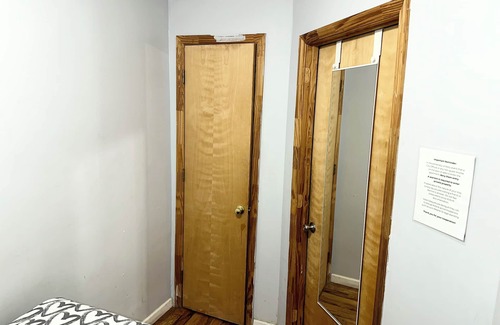 Cypress Hills Cama Y Desayuno | Cozy B&B in welcoming Brooklyn with WiFi, AC