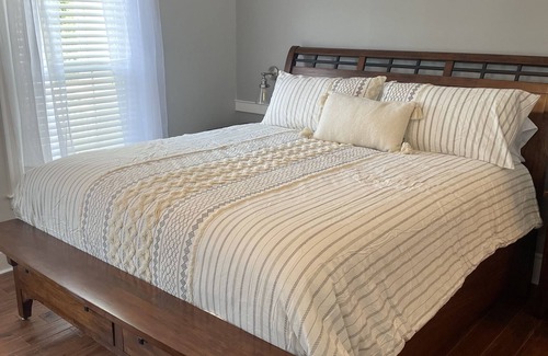 South Kortright Cama Y Desayuno | Cozy B&B with WiFi and AC in welcoming South Kortright