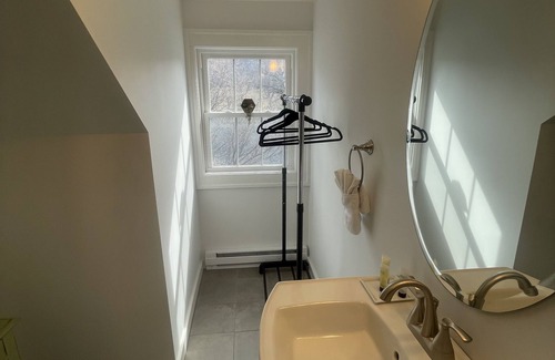 South Kortright Cama Y Desayuno | Cozy B&B with WiFi and AC in Terrific South Kortright