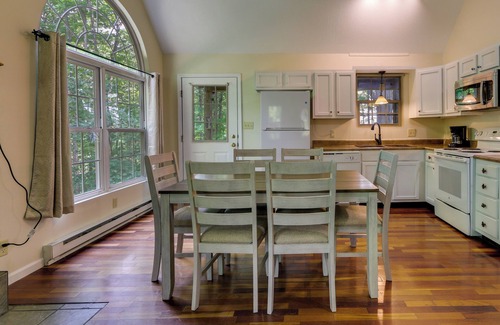 Cynthiana Casa | Cozy Bainbridge Retreat w/ Fireplace + Deck!