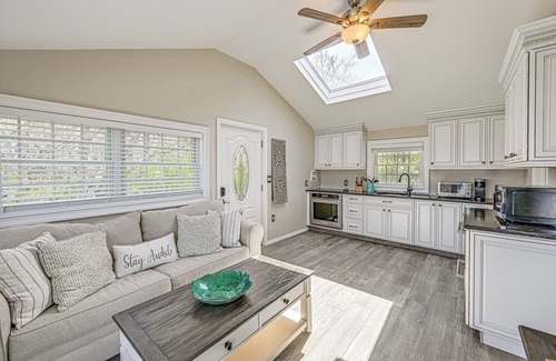 Baiting Hollow Cabaña | Cozy Baiting Hollow Bungalow: Views, Walk to Beach